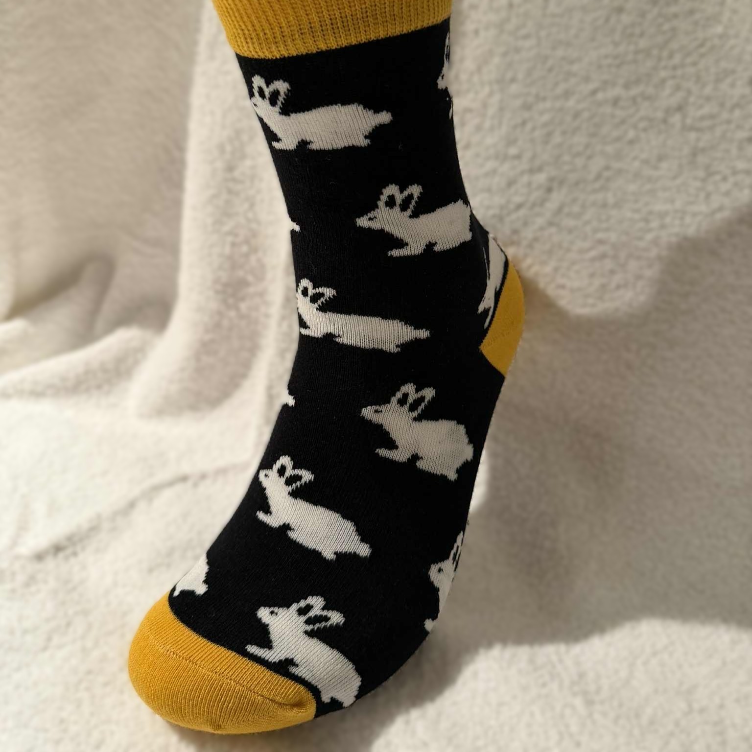 Sokk med mange hvite kaniner