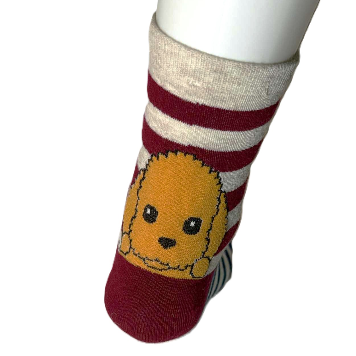 Stripet sokk med søt hund over hel